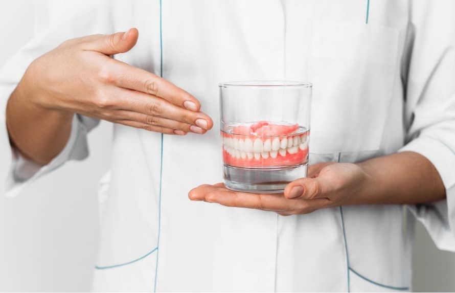 Prothèses amovibles  l’importance de l’entretien